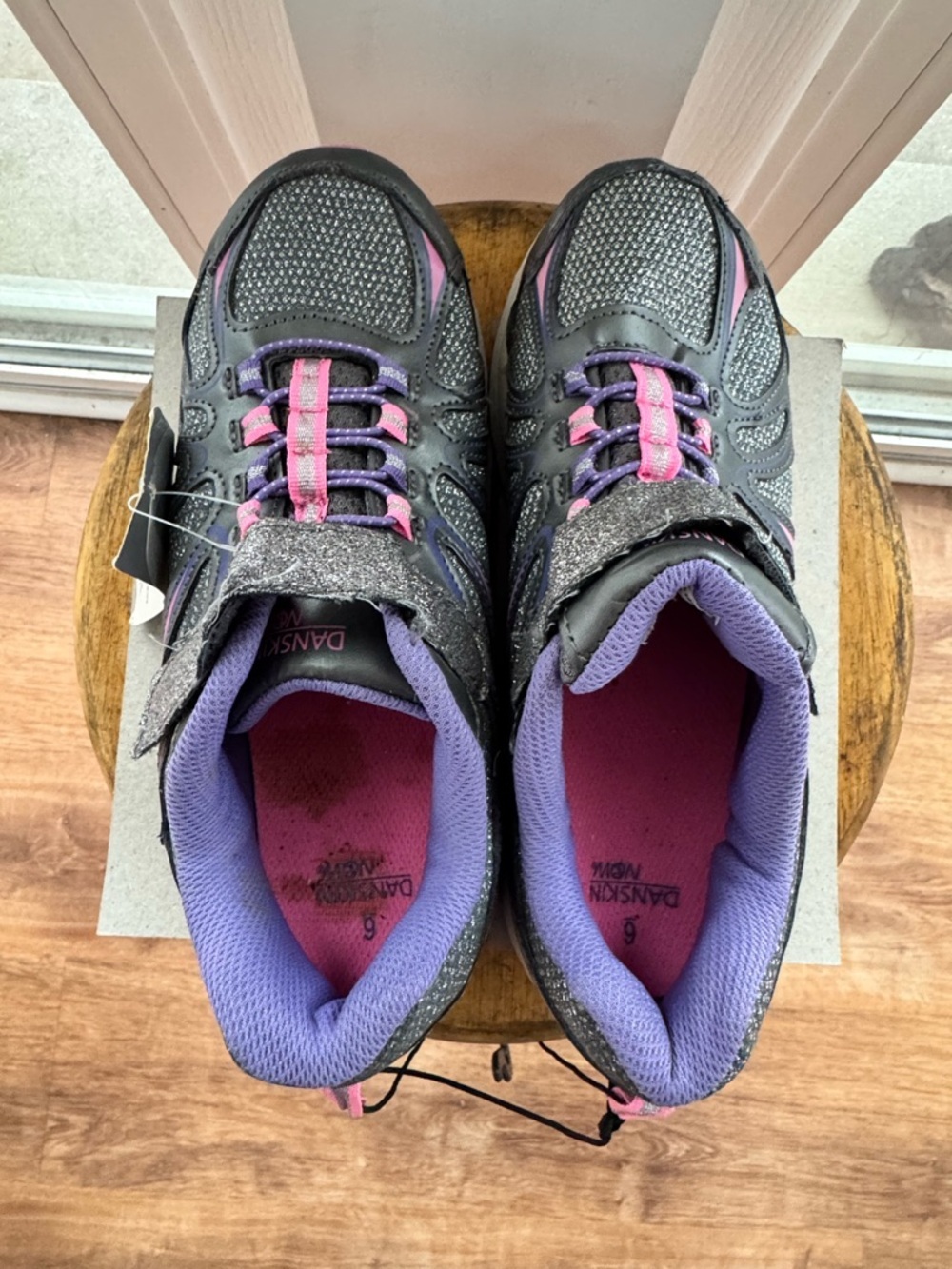 Danskin Now Girls Athletic Shoes Size 6 Gray Pink Sparkle Sneakers NWT W/Stain - Picture 8 of 11